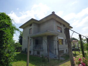 casa con giardino a camburzano agenzia immobiliare abita