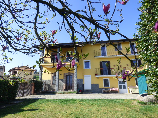 Cerrione | Villa Fine Schiera Pari al Nuovo