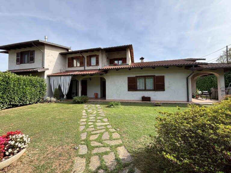 villa a schiera cerrione